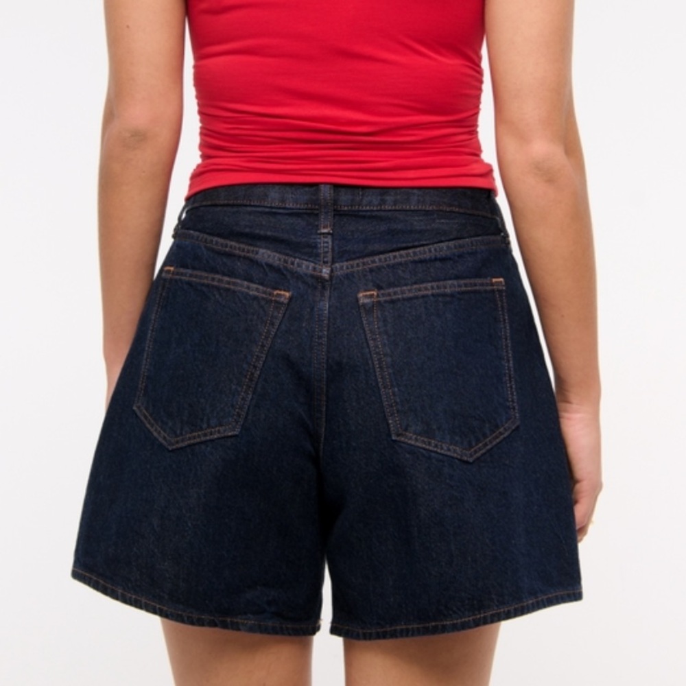 Abercrombie Curve Love High Rise Loose Short - Picture 2 of 6